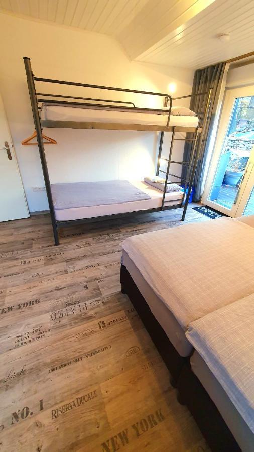 Frankes Lodge Apartment Mit Garten Und Pool, 6 Einzelbetten, Parkplatz Essen Exterior photo